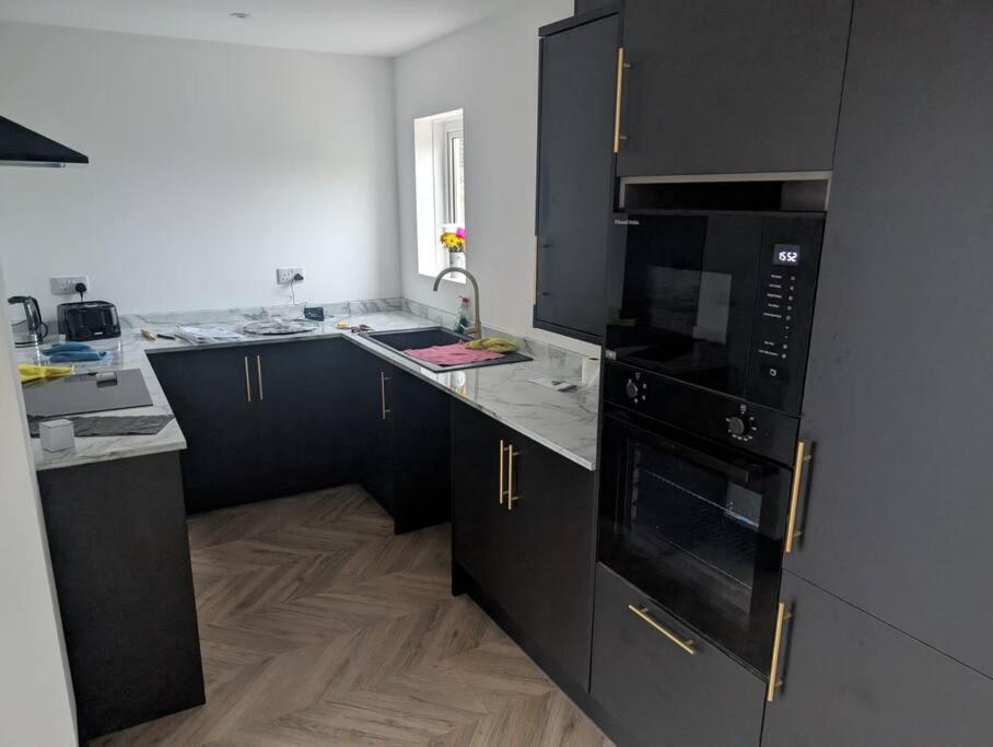 Modern 3Br Home - Private Parking - Tv In Every Bedroom Swansea Exteriér fotografie