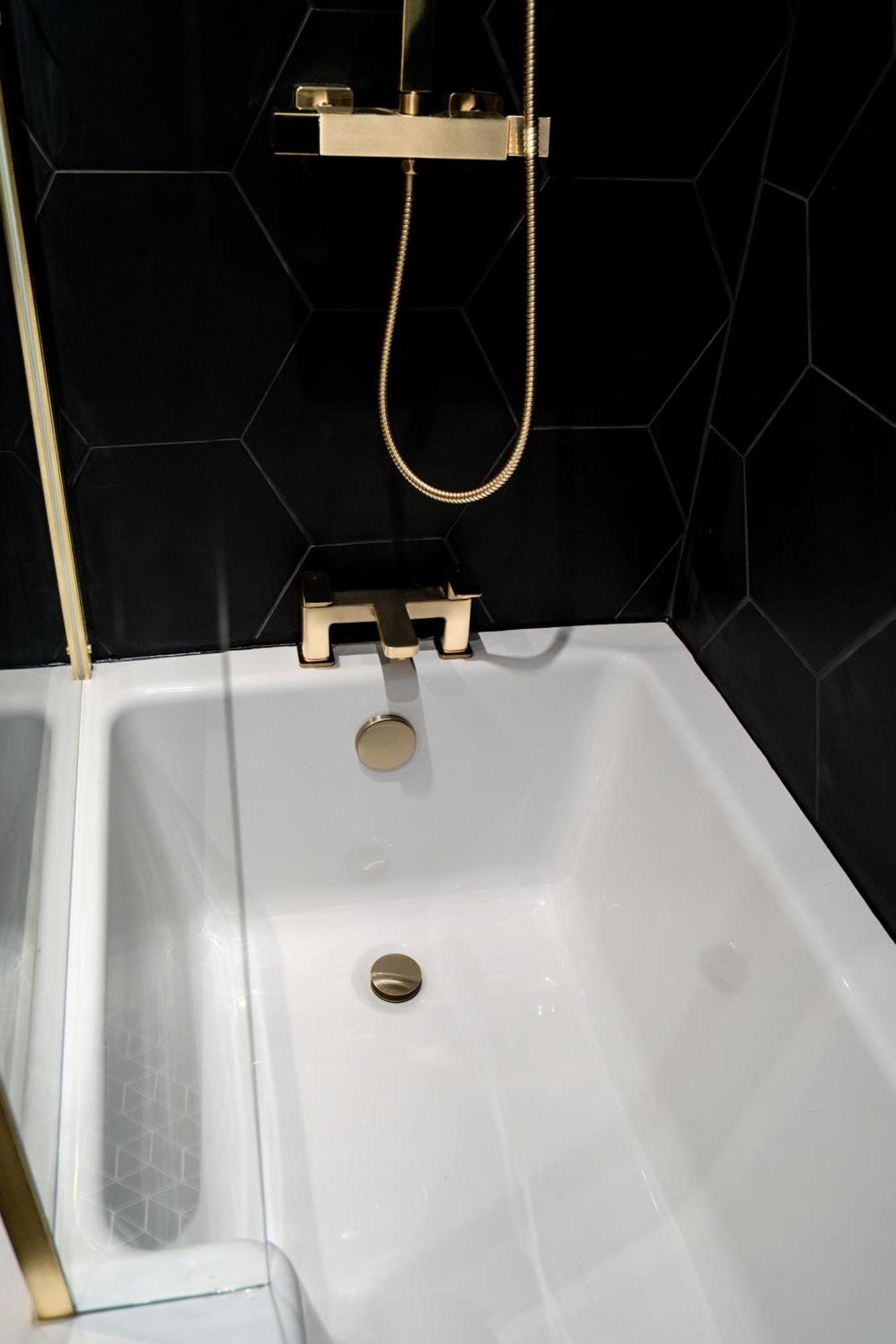 Modern 3Br Home - Private Parking - Tv In Every Bedroom Swansea Exteriér fotografie
