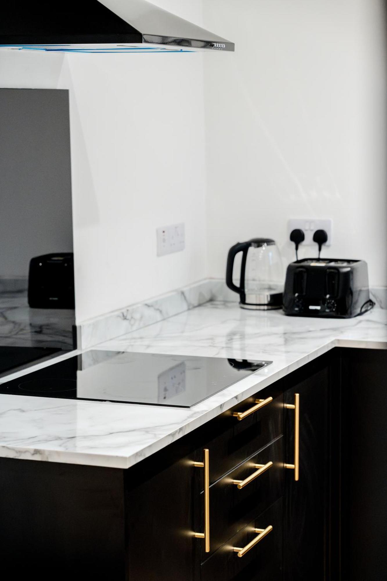 Modern 3Br Home - Private Parking - Tv In Every Bedroom Swansea Exteriér fotografie