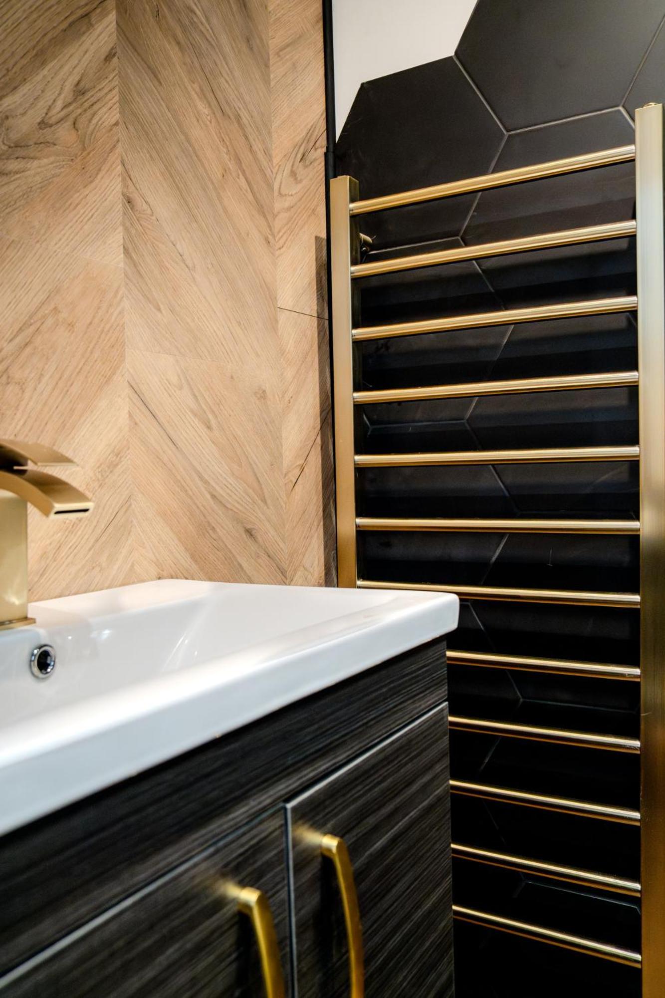 Modern 3Br Home - Private Parking - Tv In Every Bedroom Swansea Exteriér fotografie